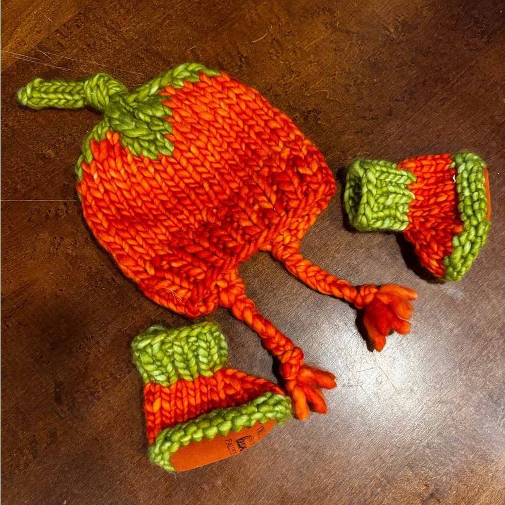 Hand knitted 100% merino wool baby bonnet and booties